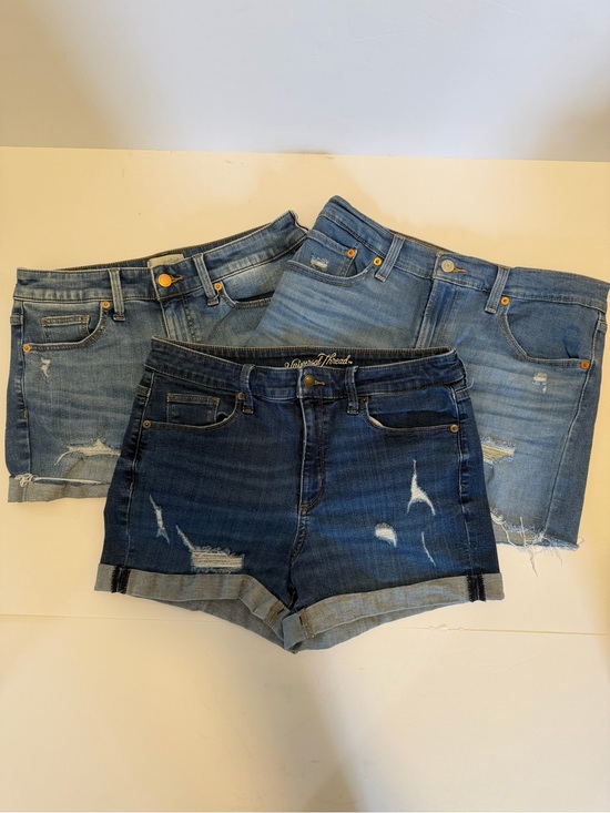 Levi's Pants - Lot of 3 Distressed Jean Shorts Universal Threads & Levi’s Size 30